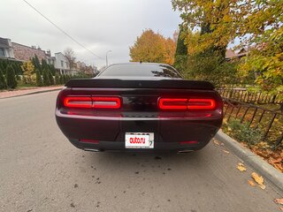 2020 Dodge Challenger III Рестайлинг 2, пурпурный, 4500000 рублей, вид 4