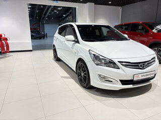 2015 Hyundai Solaris I Рестайлинг, белый, 948000 рублей, вид 5
