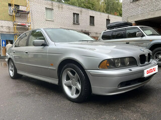 2001 BMW 5 серии 525i IV (E39) Рестайлинг, белый, 1150000 рублей, вид 3