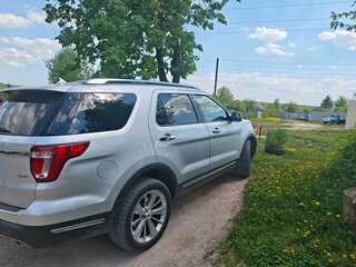 2018 Ford Explorer V Рестайлинг 2, серый, 2650000 рублей, вид 2