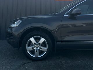 2011 Volkswagen Touareg II, серый, 1999999 рублей, вид 5