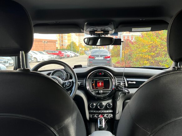 2021 Mini Hatch Cooper III (F55/F56) Рестайлинг, белый, 2500000 рублей - вид 21