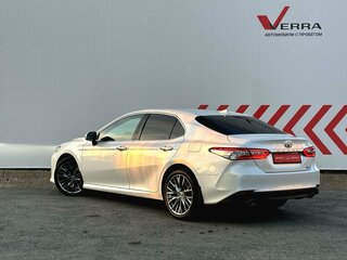 2021 Toyota Camry VIII (XV70), белый, 3000000 рублей, вид 3