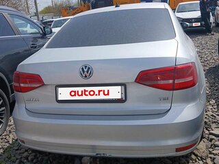 2015 Volkswagen Jetta VI Рестайлинг, серебристый, 560000 рублей, вид 2