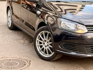 2015 Volkswagen Polo V Рестайлинг, чёрный, 499999 рублей, вид 1