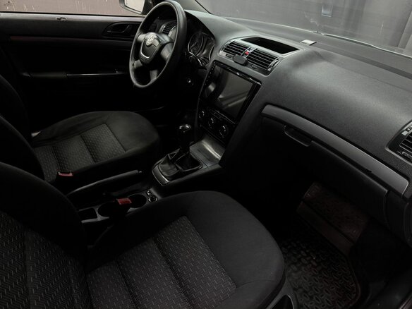 2011 Skoda Octavia II (A5) Рестайлинг, серый - вид 11