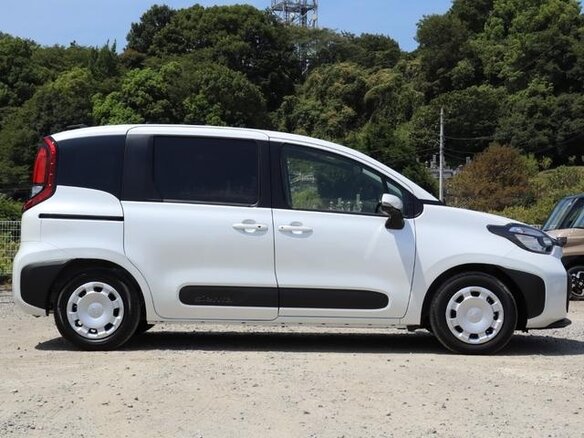 2023 Toyota Sienta III, белый, 1250000 рублей - вид 7