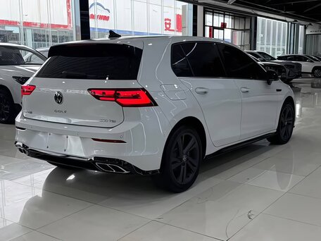 2023 Volkswagen Golf VIII, белый, 2140000 рублей, вид 4