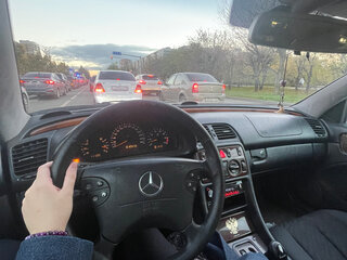 2001 Mercedes-Benz CLK-Класс 200 I (W208) Рестайлинг, чёрный, 370000 рублей, вид 5