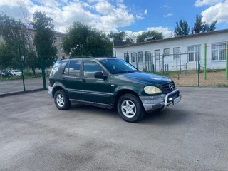 2001 Mercedes-Benz M-Класс 320 I (W163), зелёный, 400000 рублей, вид 1