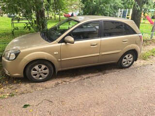 2010 Kia Rio II Рестайлинг, бежевый, 500000 рублей, вид 4