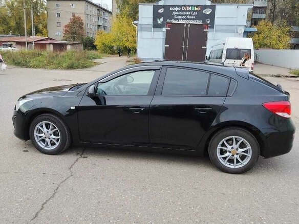 2013 Chevrolet Cruze I Рестайлинг, чёрный, 730000 рублей - вид 1