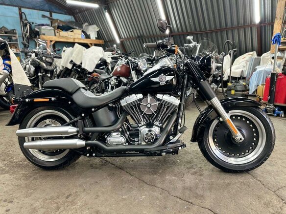 2012 Harley-Davidson Fat Boy, чёрный, 1250000 рублей - вид 2