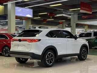 2023 Honda Vezel II, белый, 2100000 рублей, вид 3