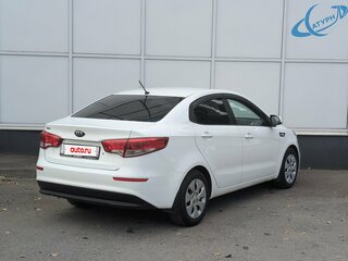 2016 Kia Rio III Рестайлинг, белый, 910000 рублей, вид 5