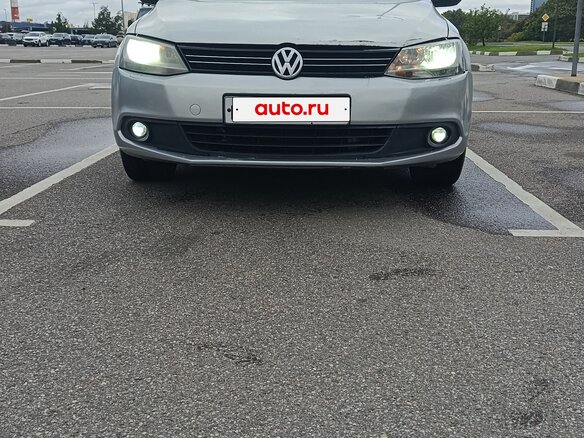 2011 Volkswagen Jetta VI, серебристый