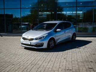 2016 Kia Ceed II Рестайлинг, серебристый, 800000 рублей, вид 1