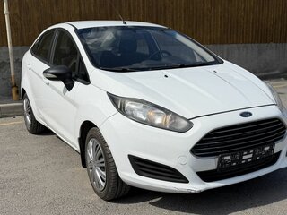 2015 Ford Fiesta Mk6 Рестайлинг, белый, 700000 рублей, вид 1