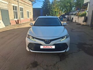 2019 Toyota Camry VIII (XV70), белый, 2400000 рублей, вид 1