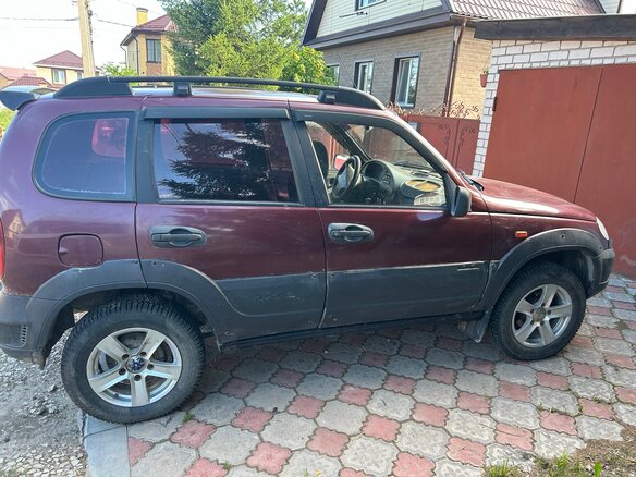 2005 Chevrolet Niva I, пурпурный, 247000 рублей - вид 1