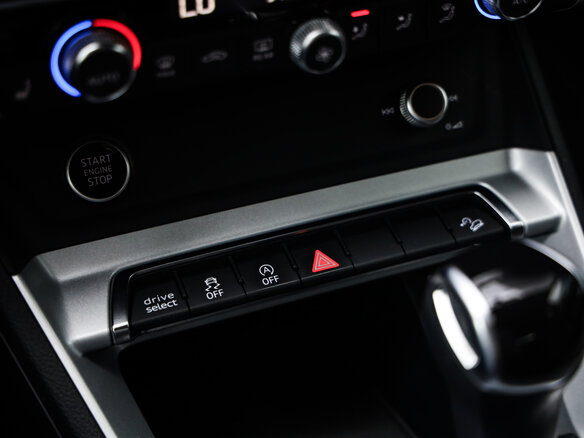 2021 Audi Q3 40 TFSI II (F3), синий, 3065565 рублей - вид 19