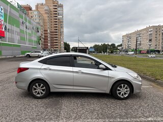 2013 Hyundai Solaris I, серебристый, 750000 рублей, вид 3