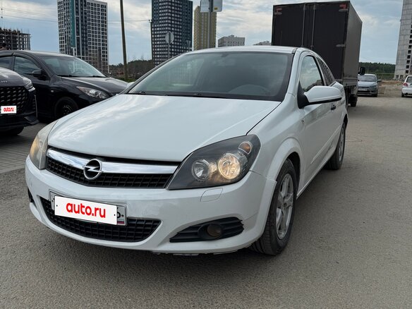 2009 Opel Astra GTC H Рестайлинг, белый, 335000 рублей - вид 4
