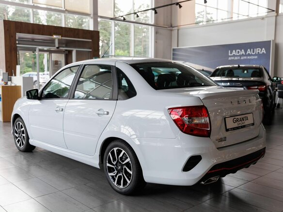 2026 Lada (ВАЗ) Granta Drive Active/Sportline Sportline I Рестайлинг, белый, 1369000 рублей - вид 3