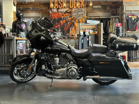2012 Harley-Davidson CVO Street Glide, чёрный, 1770000 рублей, вид 3