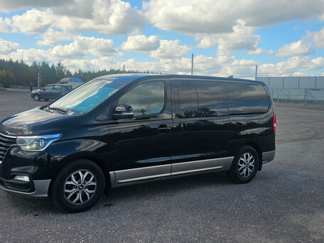 2019 Hyundai H-1, чёрный, 2700000 рублей, вид 2