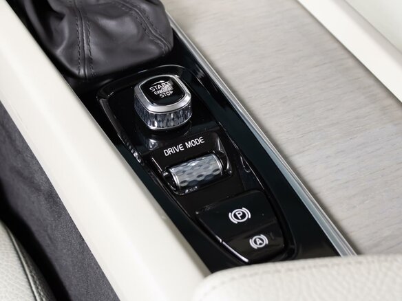 2020 Volvo XC60 II, голубой, 3450000 рублей - вид 23