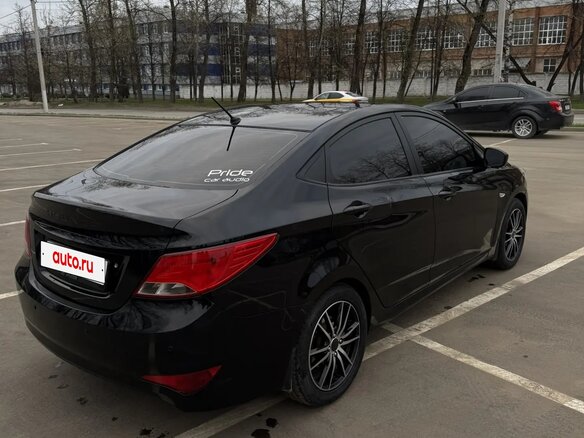 2014 Hyundai Solaris I, чёрный, 800000 рублей - вид 2
