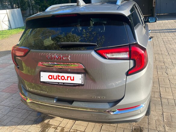 2024 GMC Terrain II Рестайлинг, серый, 2400000 рублей - вид 3