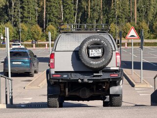 2008 Nissan Navara (Frontier) III (D40), серебристый, 1440000 рублей, вид 3