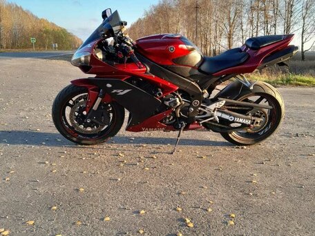 2008 Yamaha YZF-R1, красный, 800000 рублей, вид 4
