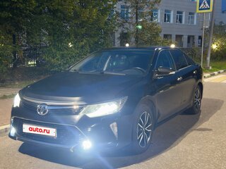 2017 Toyota Camry VII (XV50) Рестайлинг 2, чёрный, 1890000 рублей, вид 2
