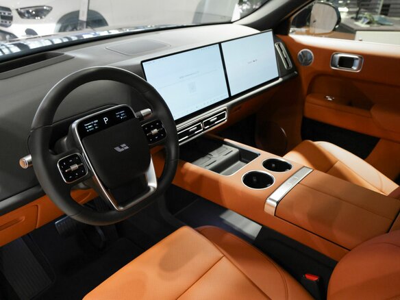 2025 Li Auto (Lixiang) L9 52.3 kWh I Рестайлинг, чёрный, 11990000 рублей - вид 7
