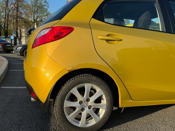 2008 Mazda 2 II (DE), жёлтый, 650000 рублей - вид 9