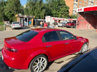 2008 Alfa Romeo 159, красный, 790000 рублей, вид 3
