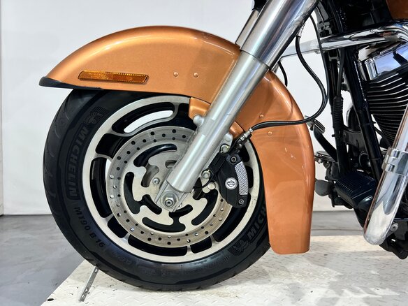 2008 Harley-Davidson Street Glide, оранжевый, 560000 рублей - вид 33