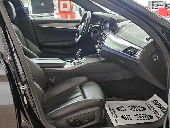 2018 BMW 5 серии 520d xDrive VII (G30/G31/G38), чёрный, 3589000 рублей - вид 16