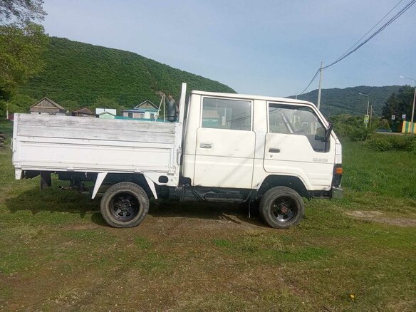 1990 Toyota HiAce, белый, 600000 рублей - вид 8