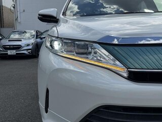 2020 Toyota Harrier III (XU60) Рестайлинг, белый, 2550000 рублей, вид 3