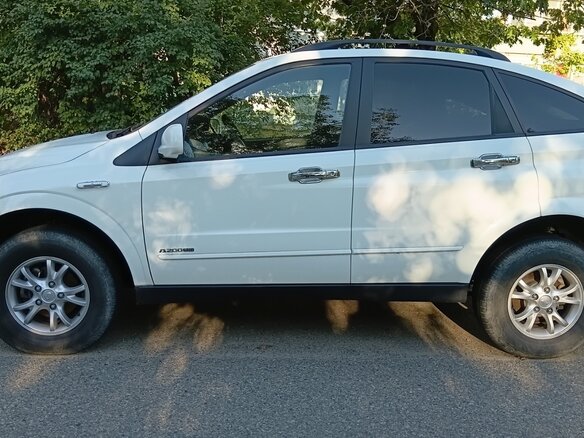 2011 SsangYong Actyon 6-speed I, белый, 700000 рублей - вид 3