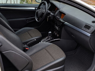 2010 Opel Astra GTC H Рестайлинг, белый, 380000 рублей, вид 3