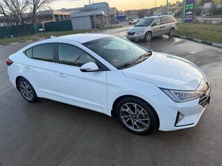 2019 Hyundai Elantra VI (AD), белый, 1750000 рублей, вид 2