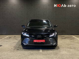 2018 Toyota Camry VIII (XV70), чёрный, 2420000 рублей, вид 2