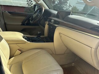 2017 Lexus LX 450d III Рестайлинг 2, белый, 7300000 рублей, вид 5