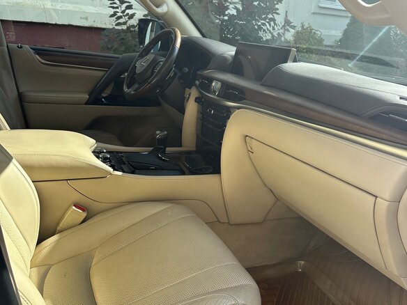 2017 Lexus LX 450d III Рестайлинг 2, белый, 7300000 рублей - вид 4