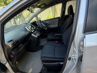 2011 Toyota Wish II, серебристый, 950000 рублей, вид 3